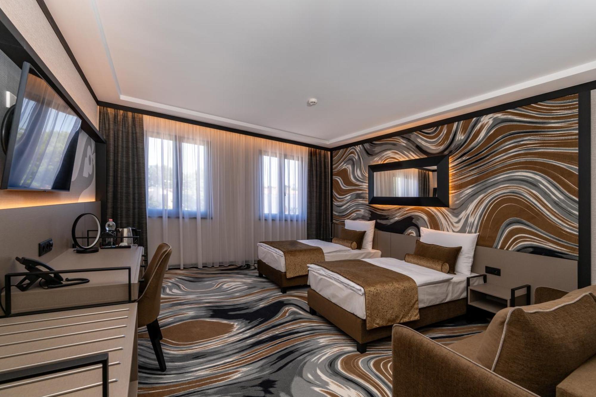 Twin Room,1602958805:JPEG